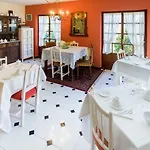 Rural Cabo Hotel Busto